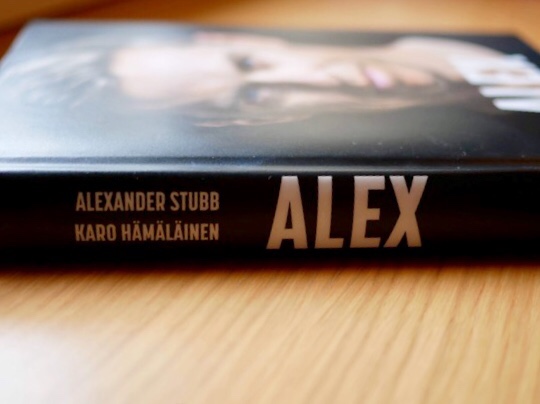 Kuva, jossa kirjan kirjoittajien nimet.