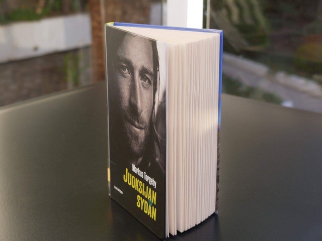 Kuva, jossa on kirjan sivut auki.