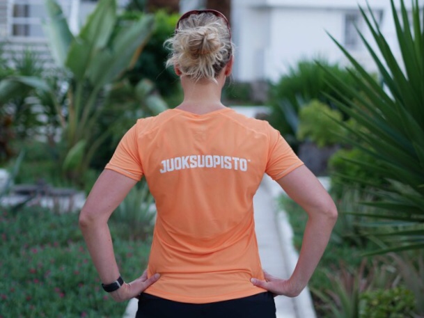 Kuva, jossa Juoksuopiston paita.