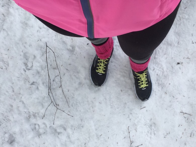 Kuva, jossa Sarvan nastalenkkarit.