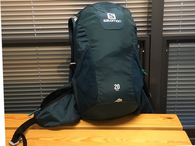 Kuva, jossa Salomonin juoksureppu.