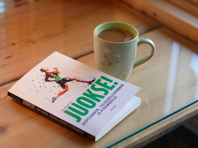 kuva, jossa mies juoksee