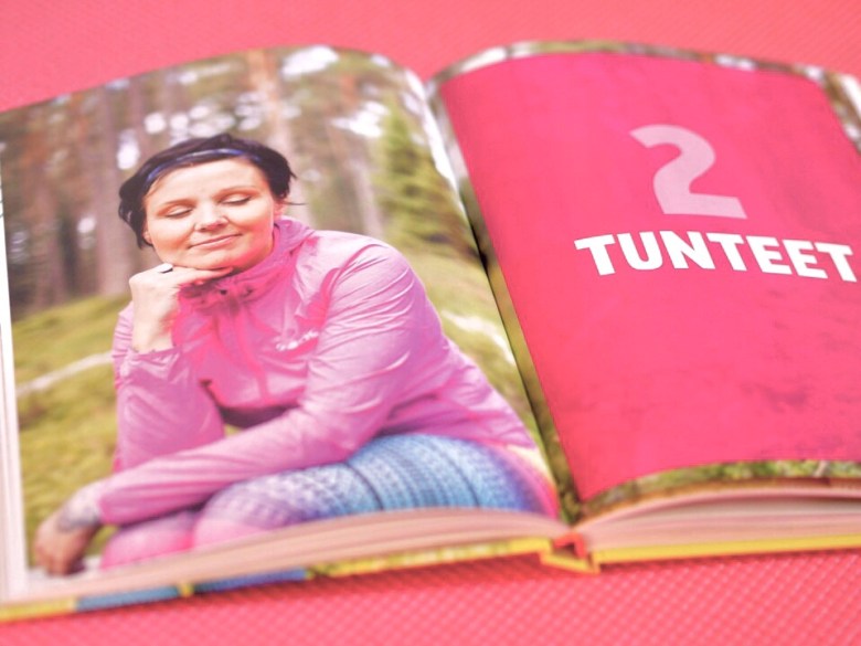 kuva, jossa kirjan aukeama