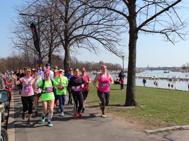 Kuva, jossa juoksijoita Helsinki10