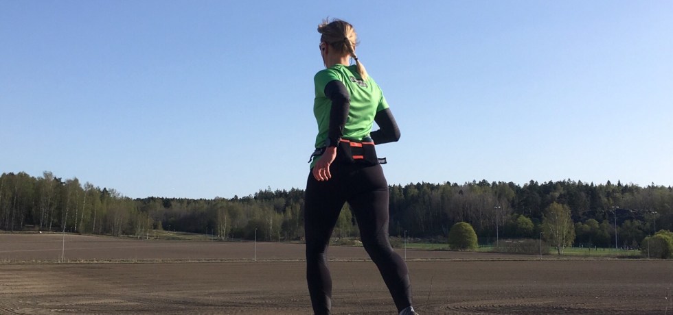 Kuva, jossa juostessa molemmat jalat ilmassa.