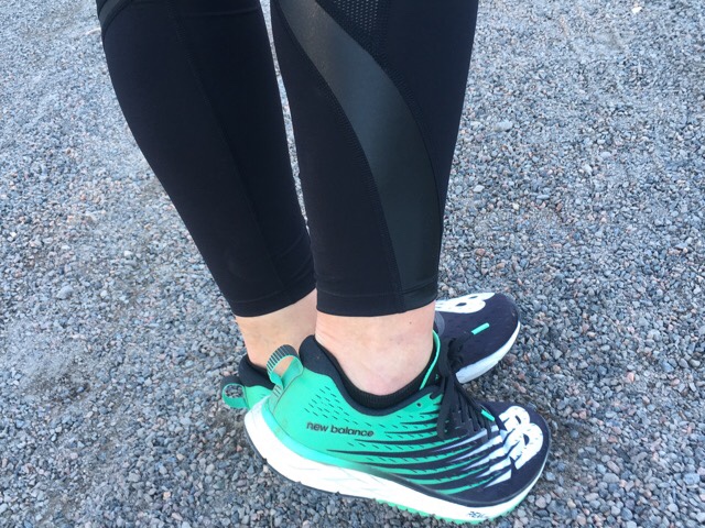 Kuva, jossa New Balancen lenkarit