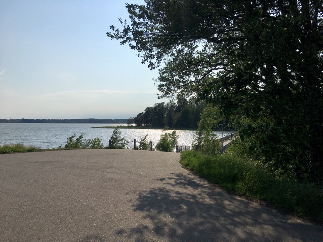 Kuva, jossa laajalahtea