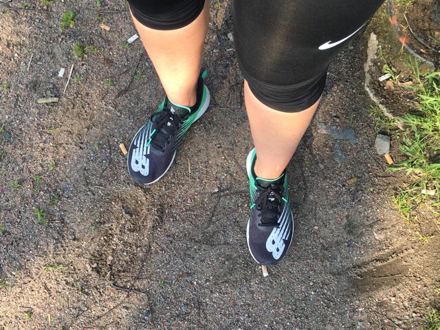 Kuva, jossa New Balancen lenkkarit