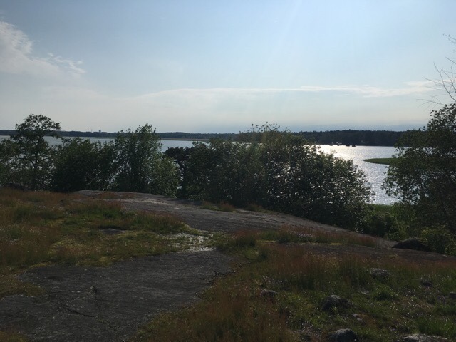 Kuva, jossa kallio ja merta