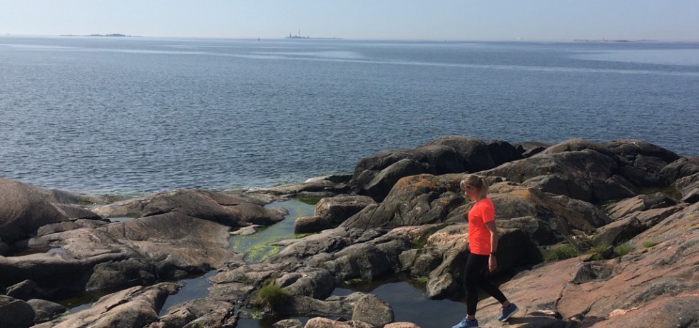 Kuva, jossa Suomenlinna ja meri