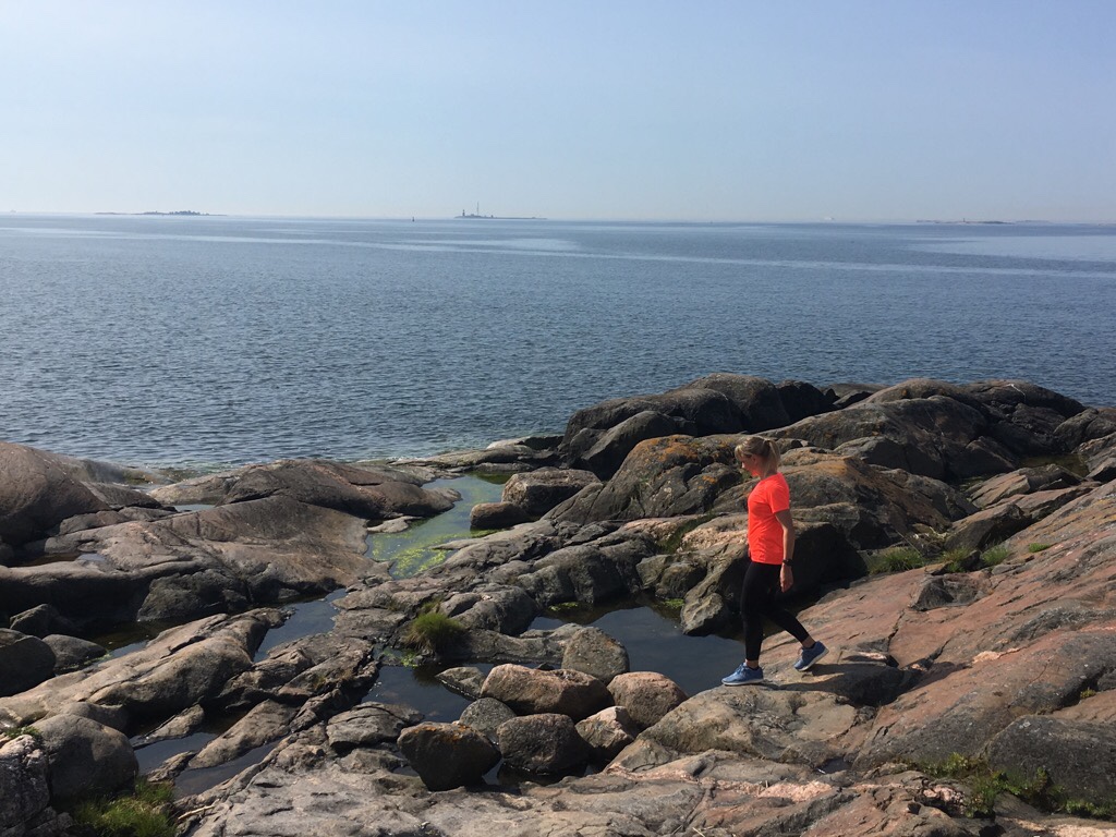 Kuva, jossa Suomenlinna ja meri