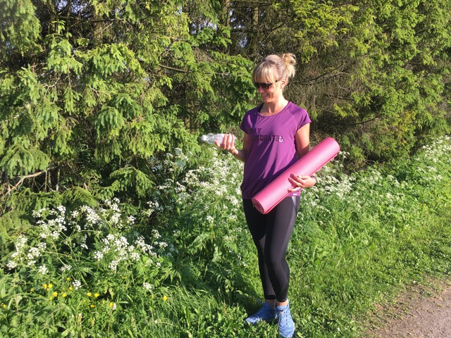 Kuva, jossa jumppamatto.