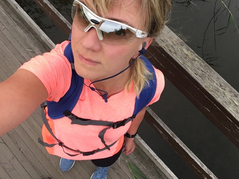 Kuva, jossa bluetooth kuulokkeet juoksuun.