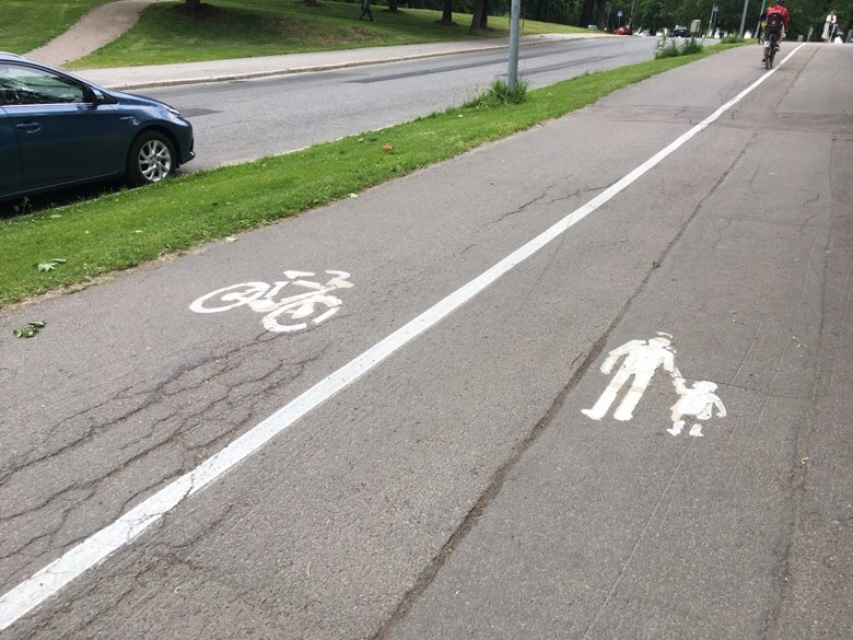 Kuva, jossa merkinnat kevyenliikenteenvaylalla