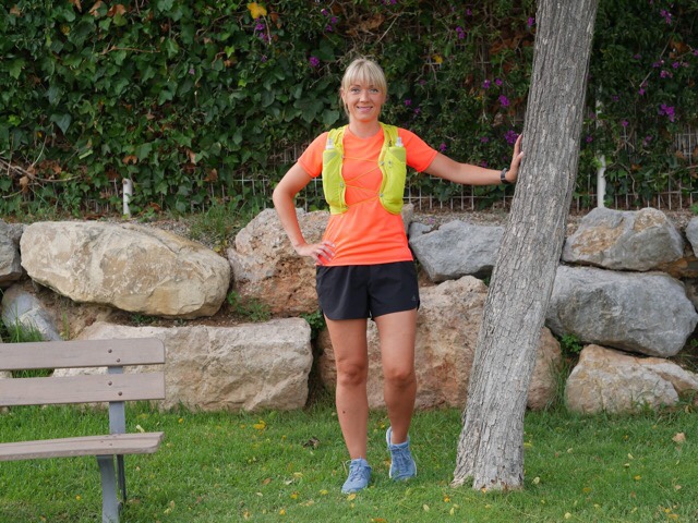 Kuva, jossa sopiva asu hellejuoksuun.