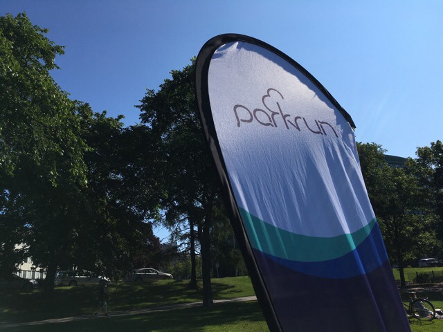 Kuva, jossa parkrunin lippu