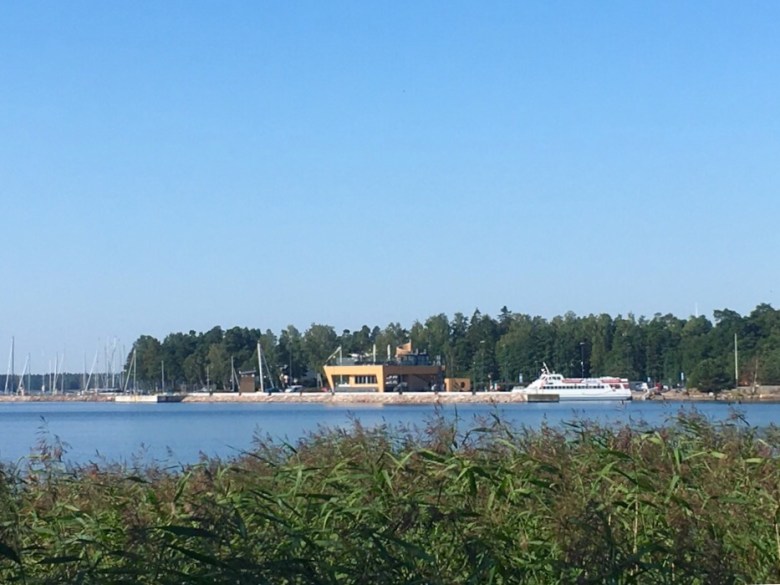 Kuva, jossa Nokkalan Majakka merelta pain nahtyna.