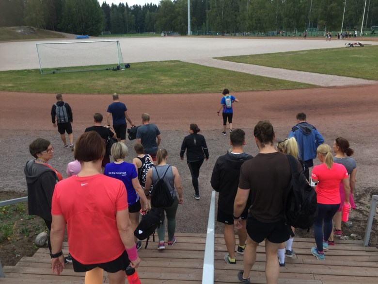 Kuva, jossa juoksijoita pirkkolassa.