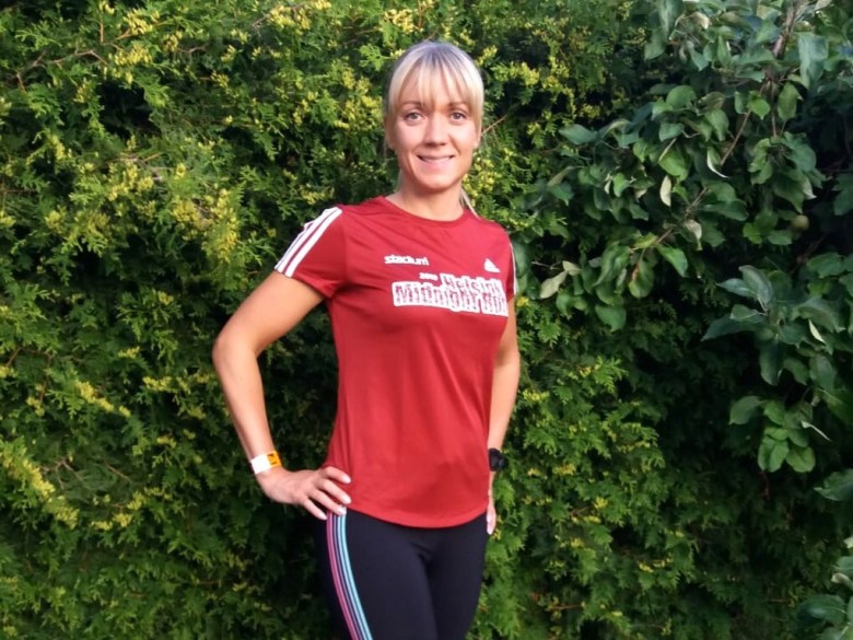 kuva, jossa midnight run osallistujapaita