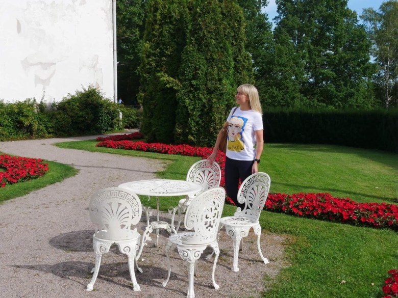 Kuva, jossa kartanon piha