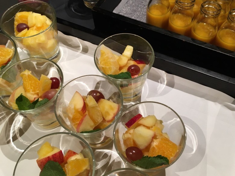 hedelmasalaatti lasissa