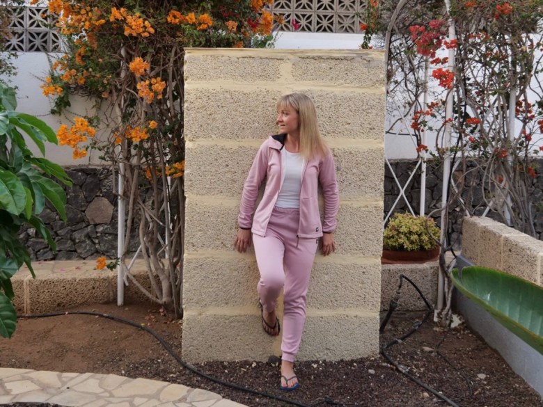 vaaleanpunainen collegeasu umbro juoksija