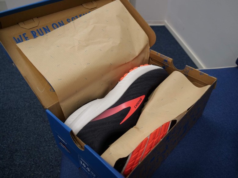 brooks launch 7 paketissa