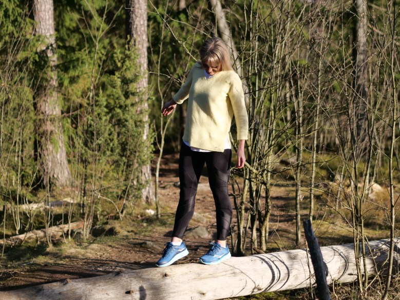 tasapainoilua puunrungolla