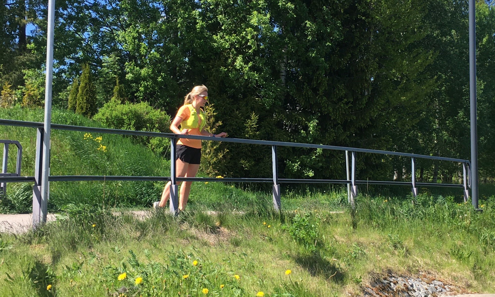 juoksija helle juomaliivi