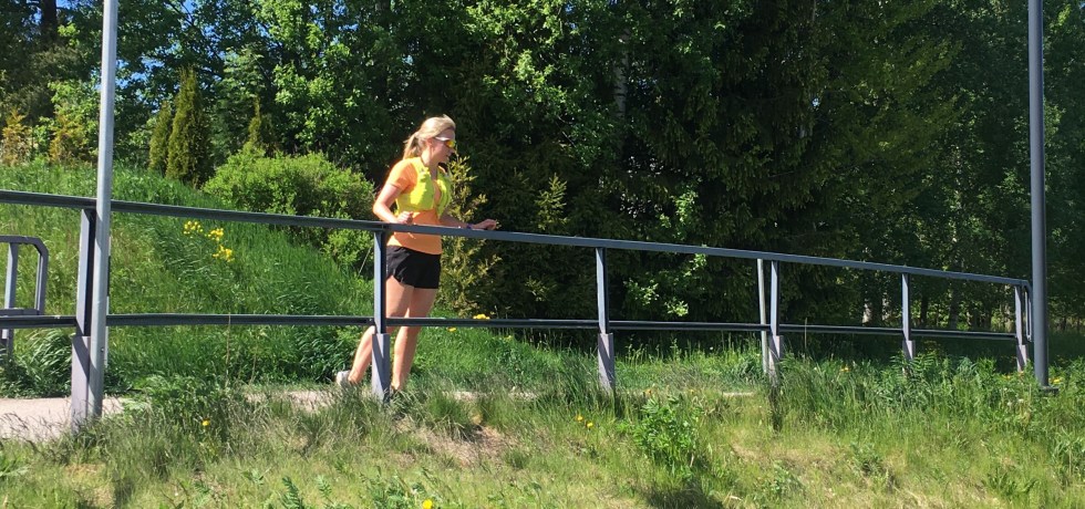 juoksija helle juomaliivi