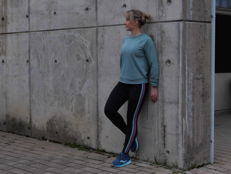 juoksu juoksija raidalliset trikoot