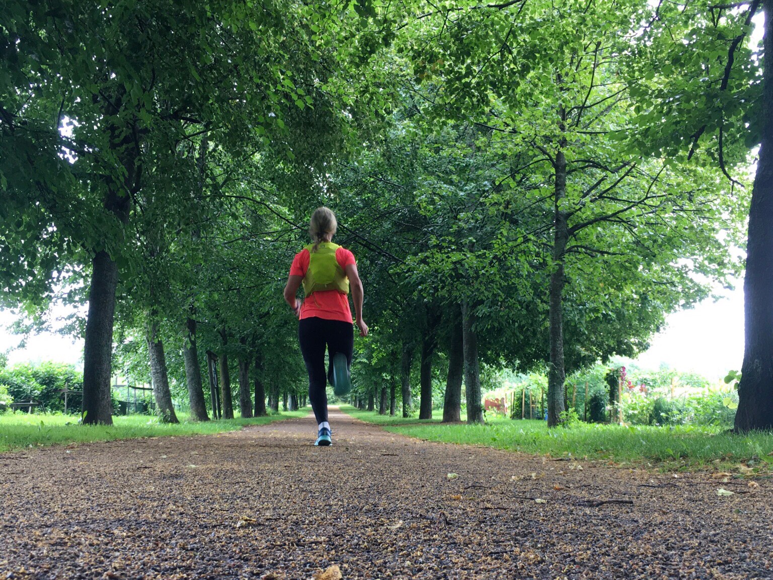 puukuja juoksija juoksuliivi