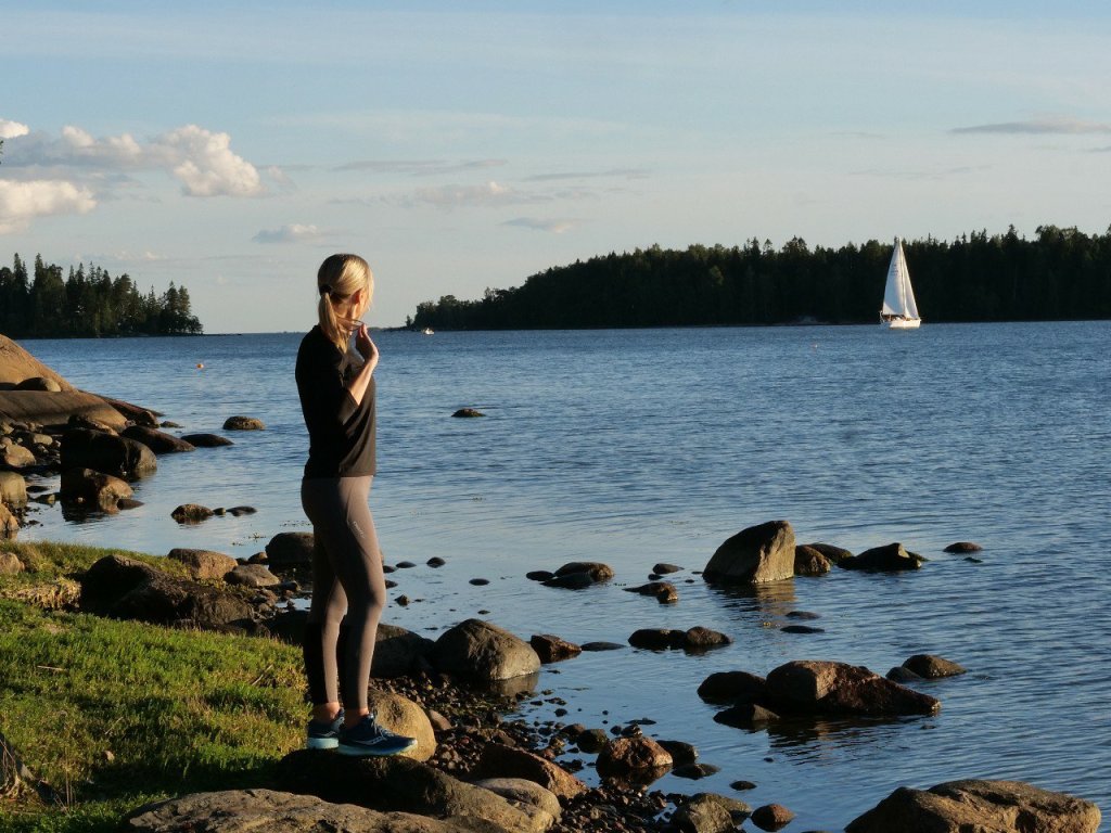 juoksija meri purjevene