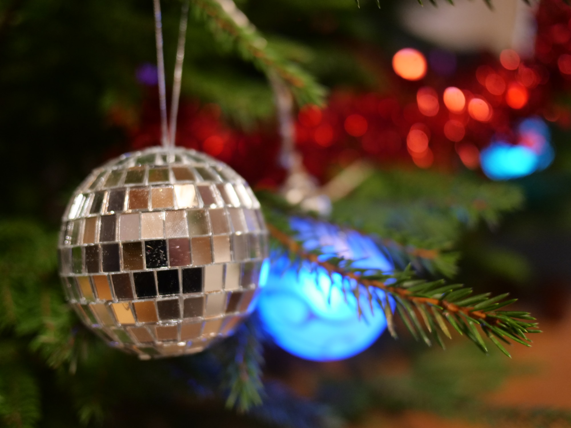 peilipallo joulukuuseen