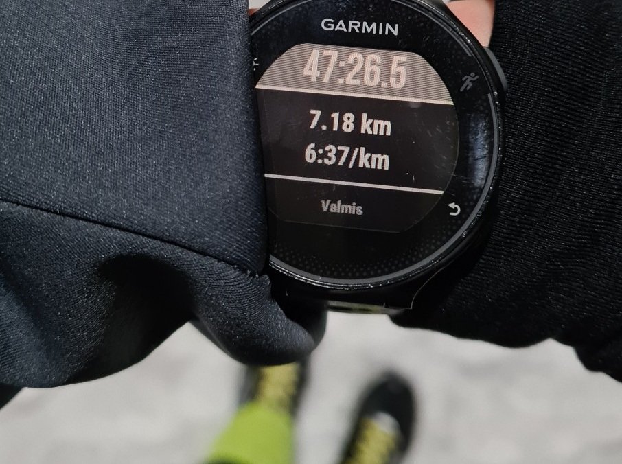 kuva jossa garmin 235