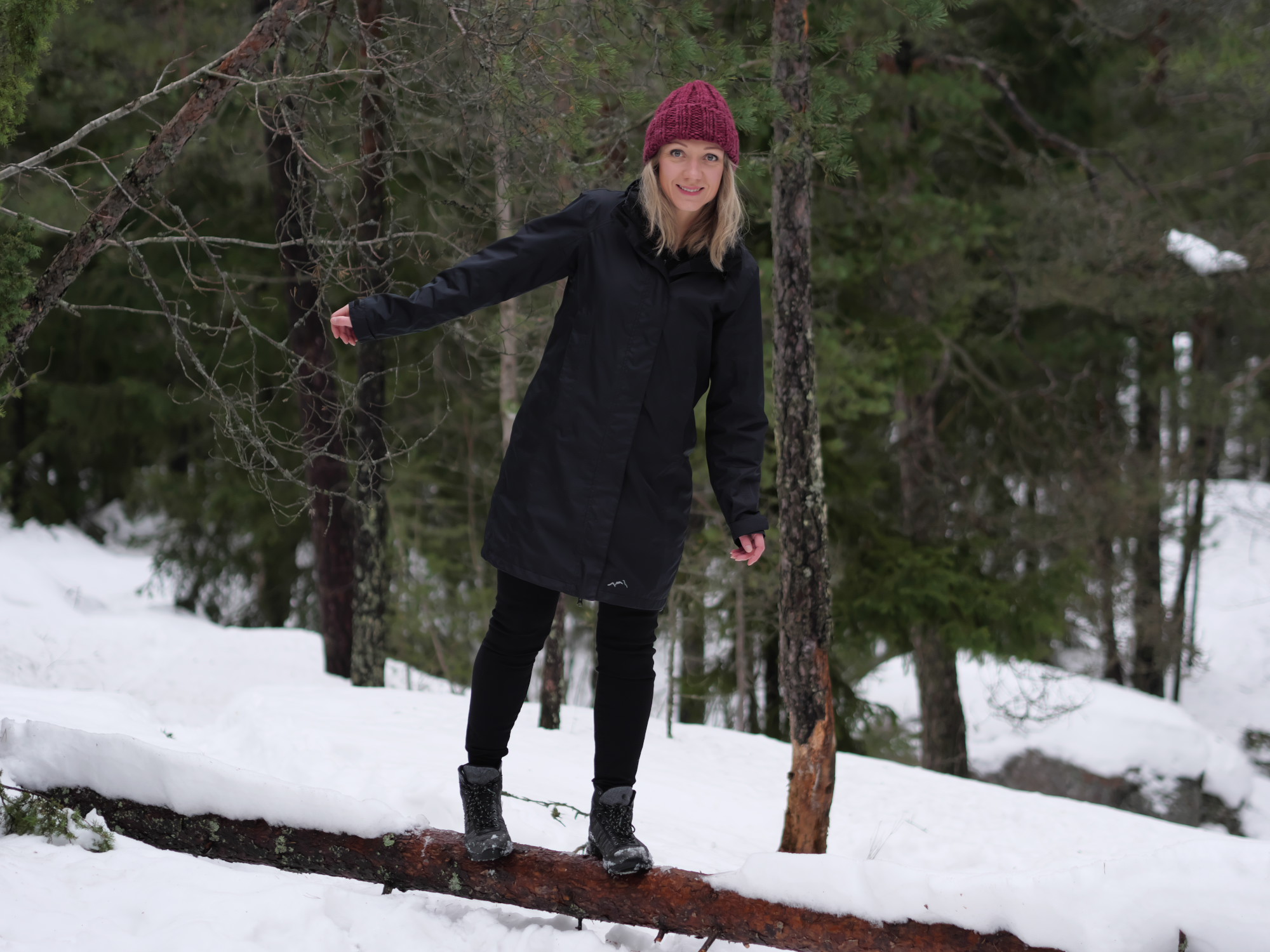 viininpunainen villamyssy