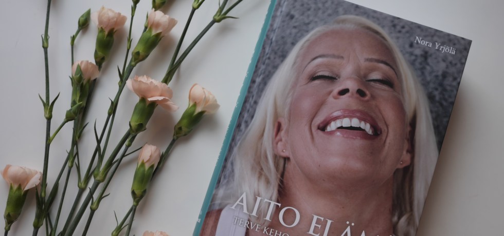 kuva, jossa nora yrjolan esikoisteos