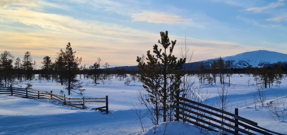 kuva-jossa-aurinko-laskee