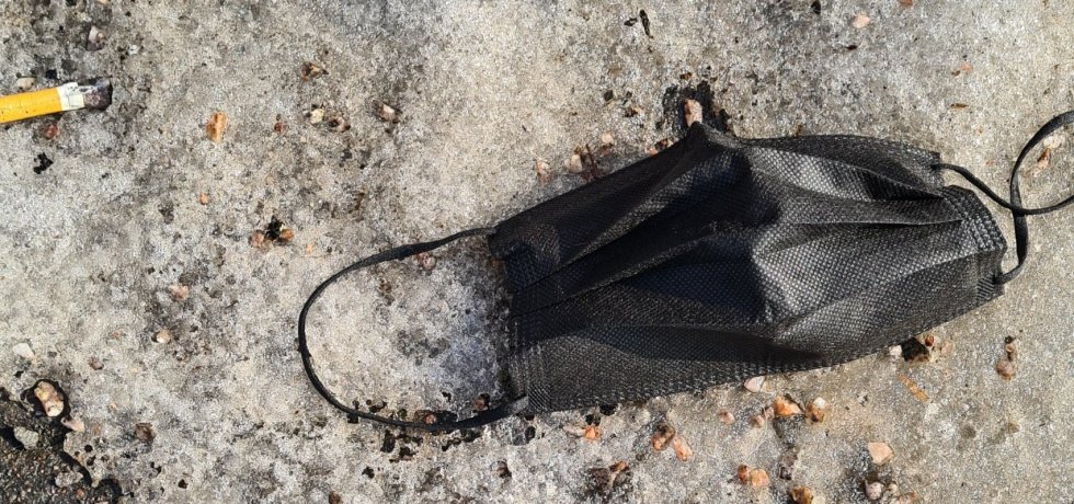 musta kertakayttomaski