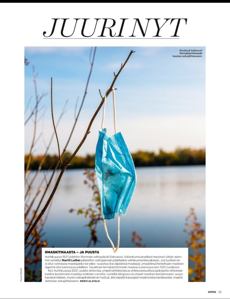 kertakayttomaski roikkuu oksalta