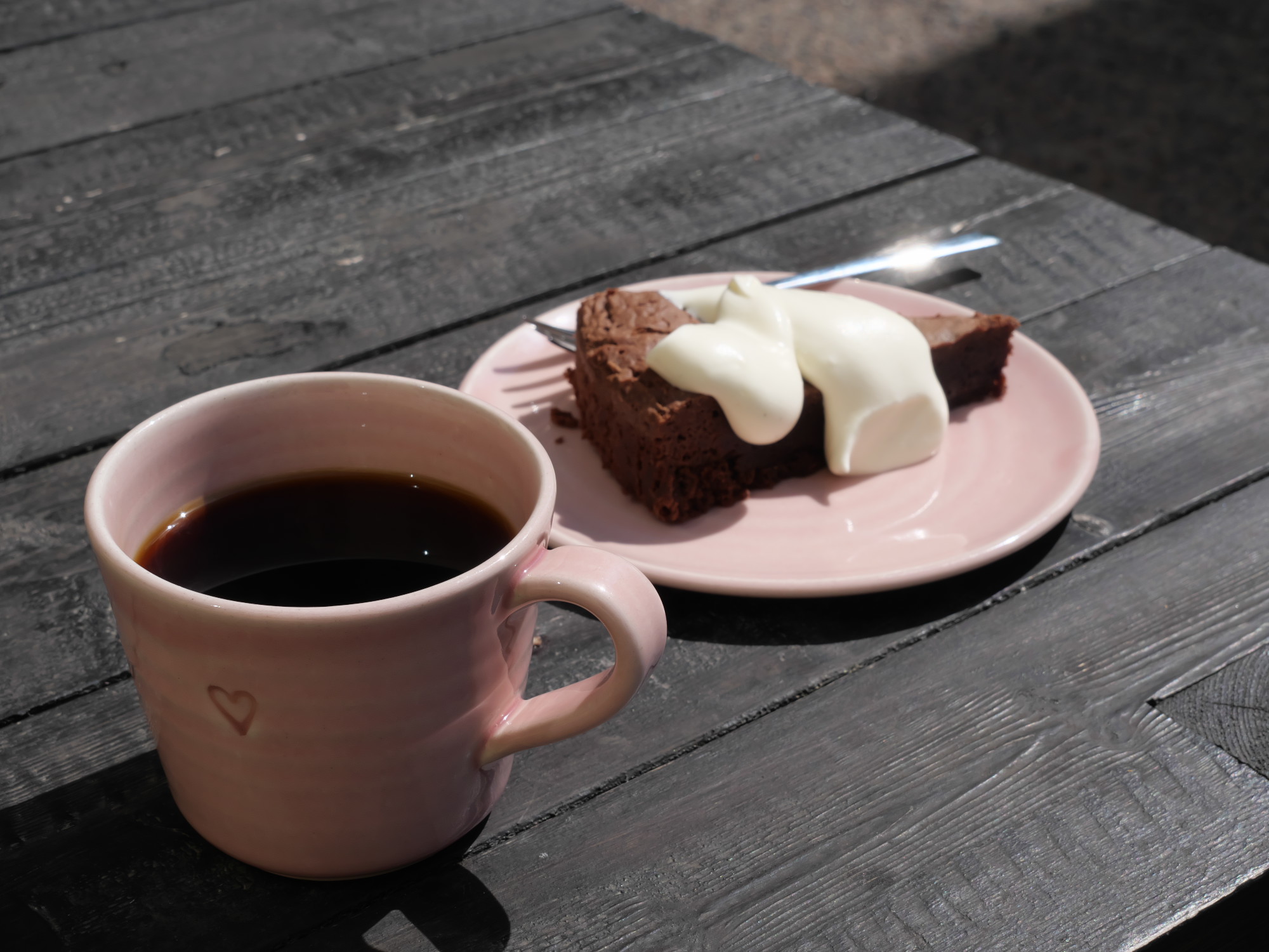 suklaakakku ja kahvi