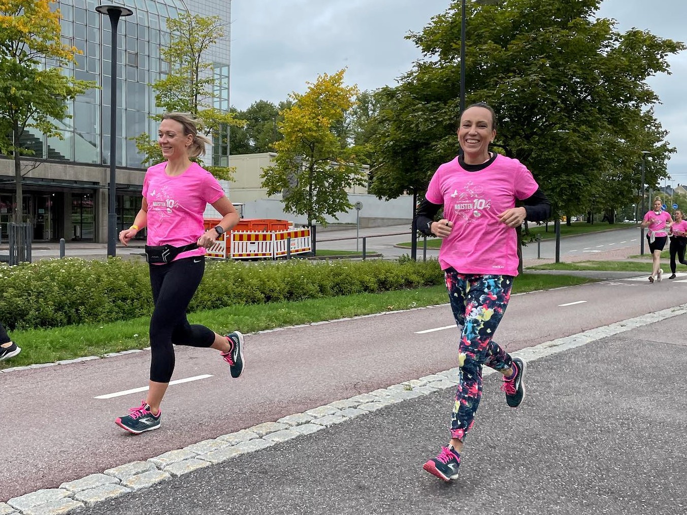 naisten kymppi juoksijoita