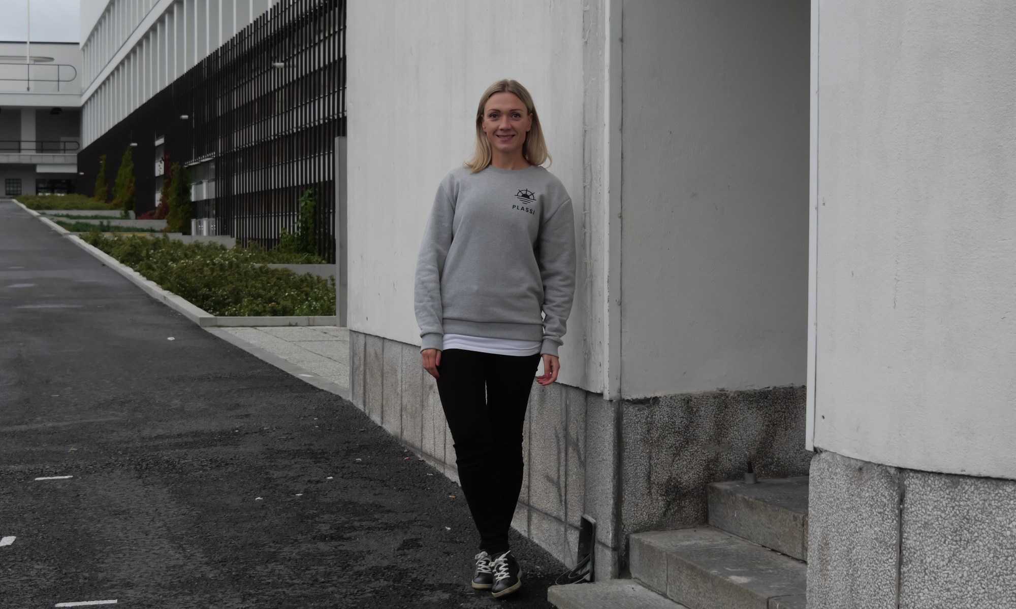 klaimet collegepaita