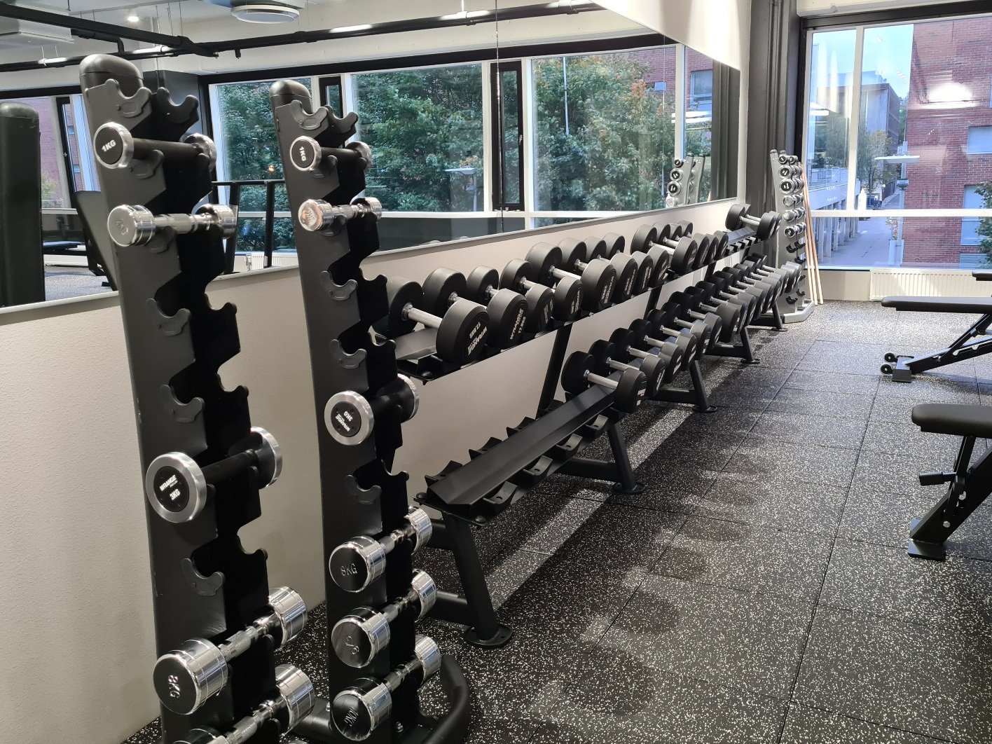 vapaita painoja rivissa