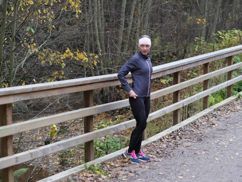 harmaa craftin juoksutakki