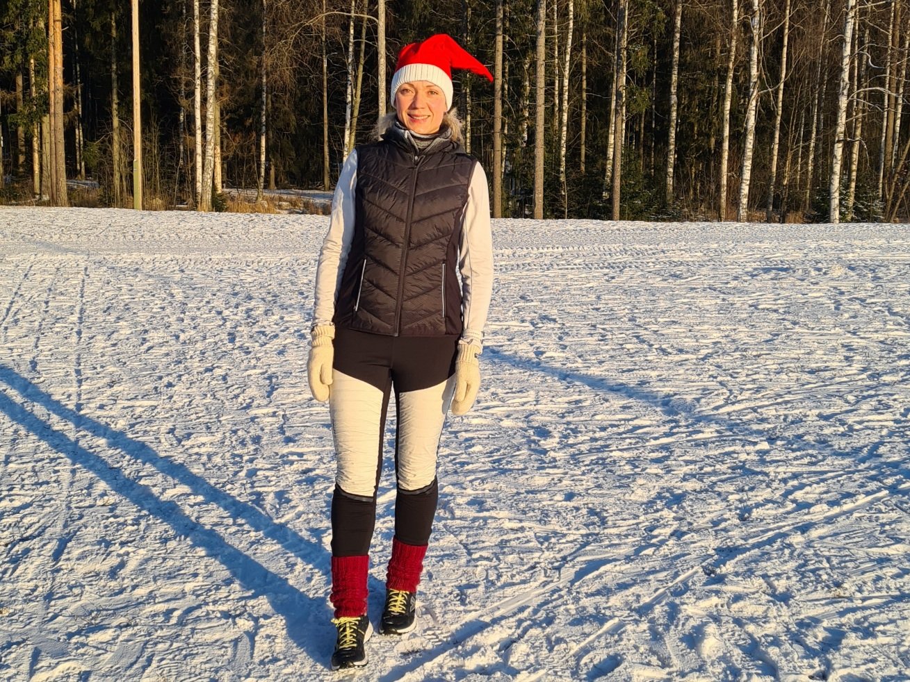 juoksija tonttulakki paassa