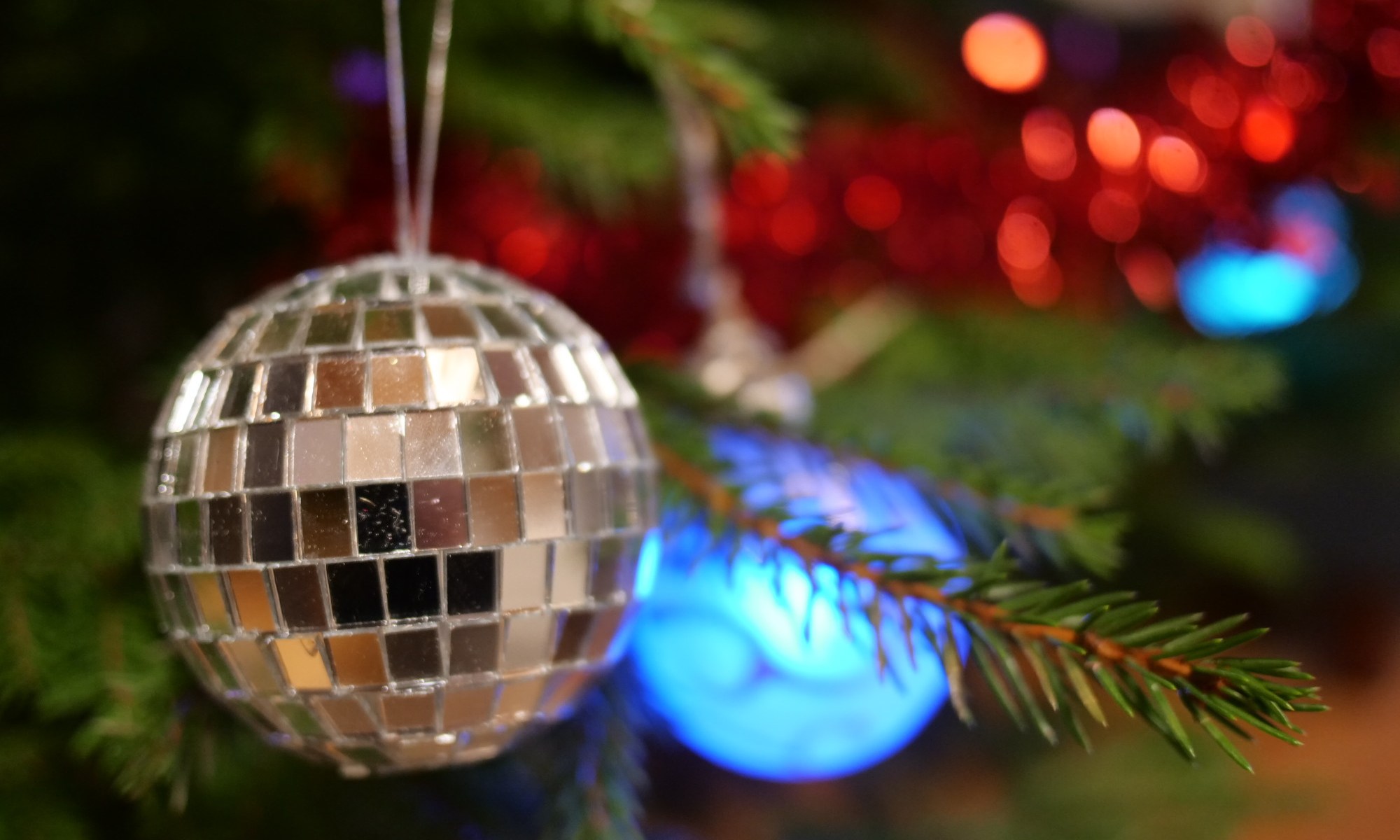 peilipallo kuusenkoristeena