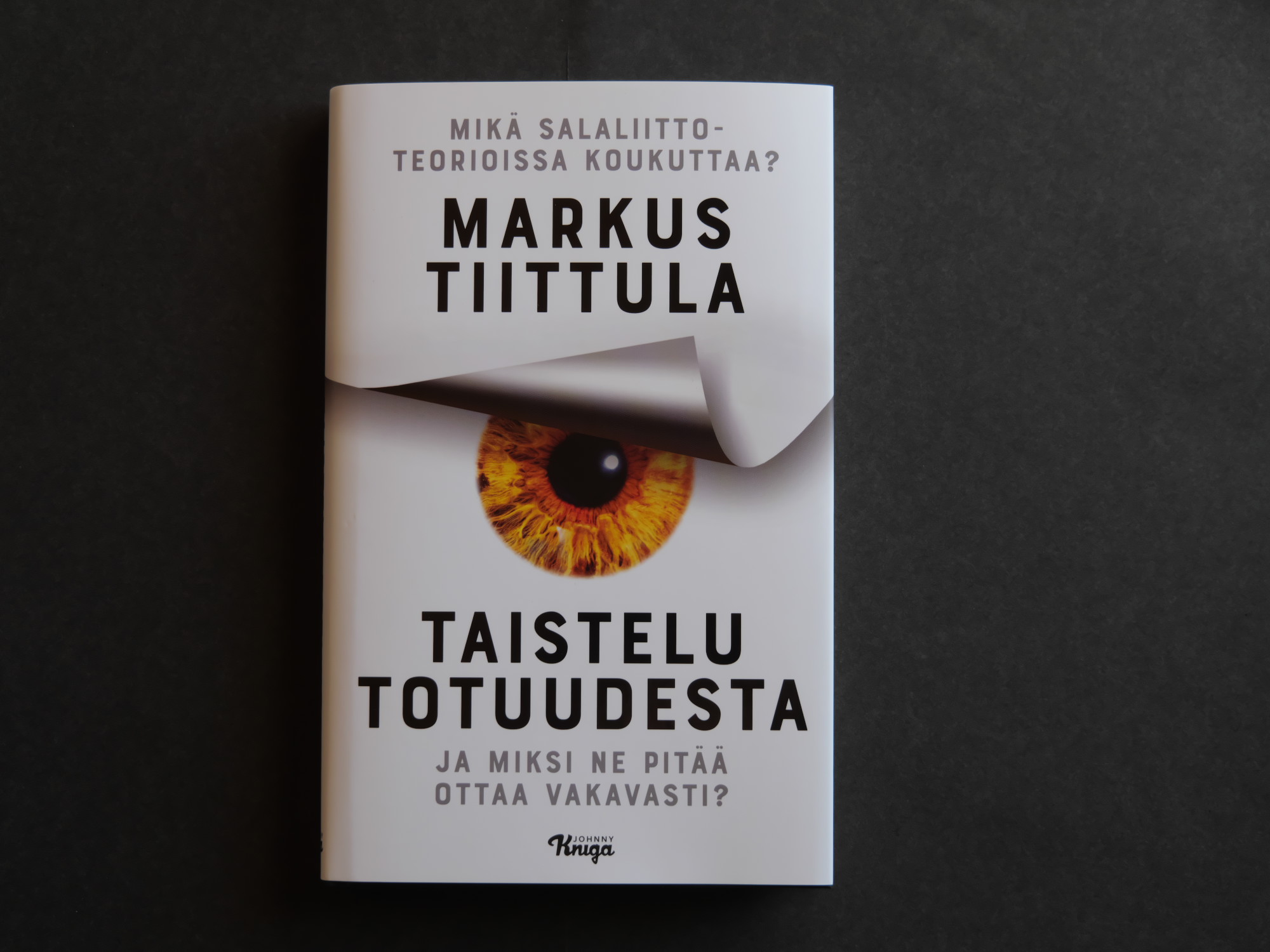 kirjan kansi markus tiittula johnny kniga
