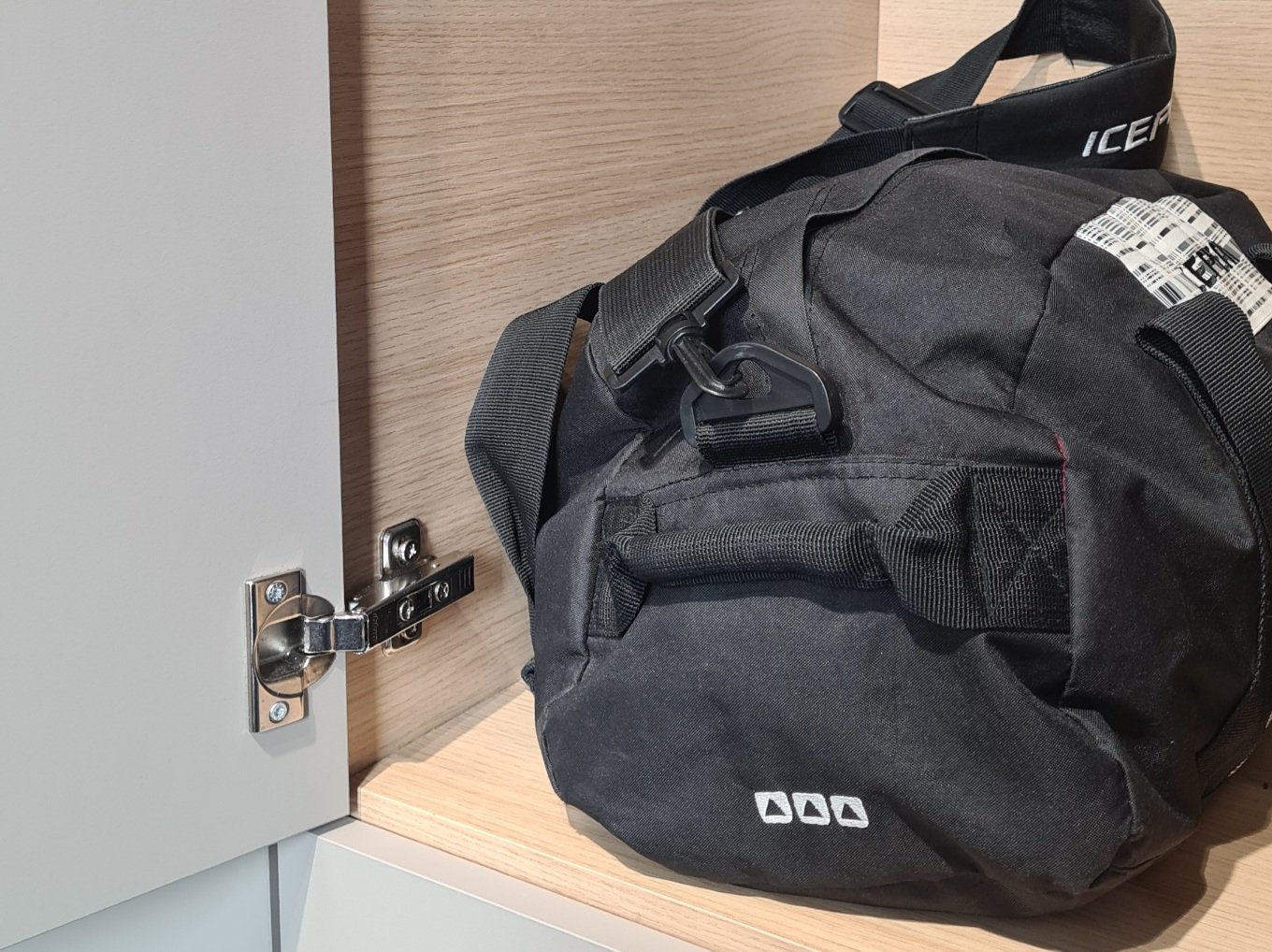 salikassi kuntosalin pukukaapissa