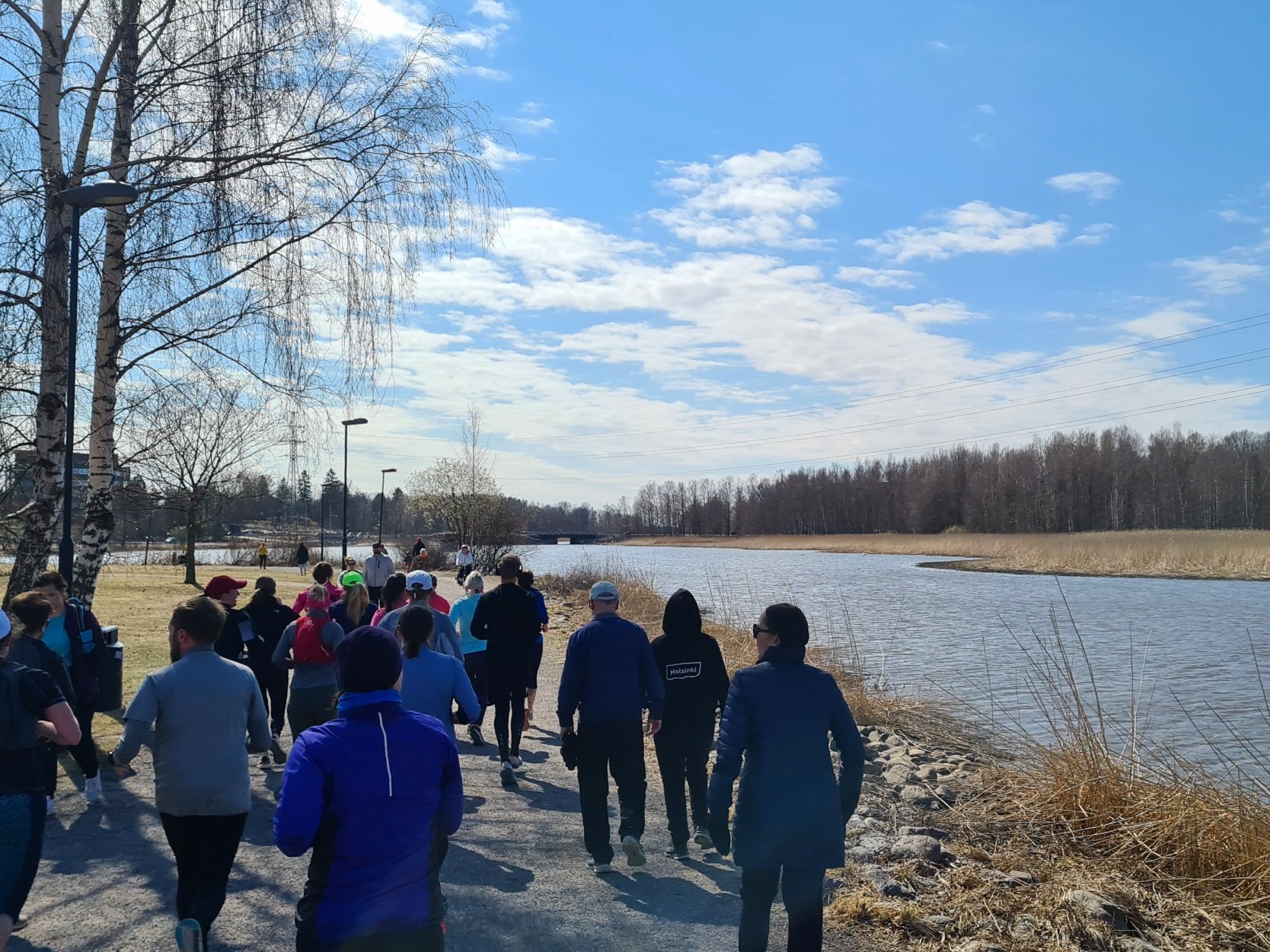 yhteislenkin juoksijoita pikkuhuopalahdessa helsingissa